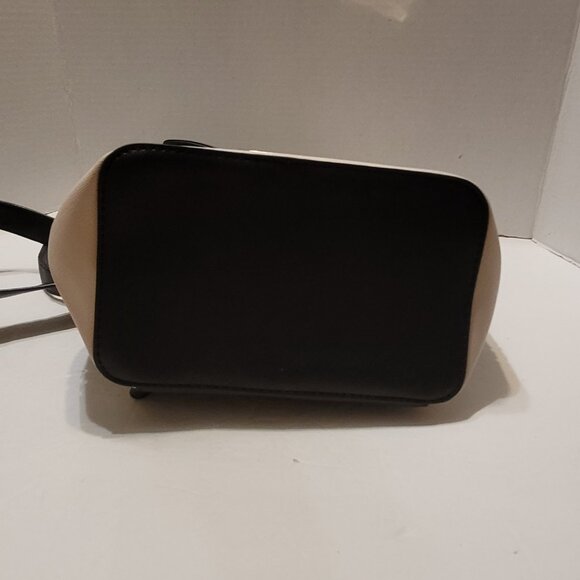 Steve Madden Backpack Purse Black and Cream inside pockets Bag - Picture 11 of 14